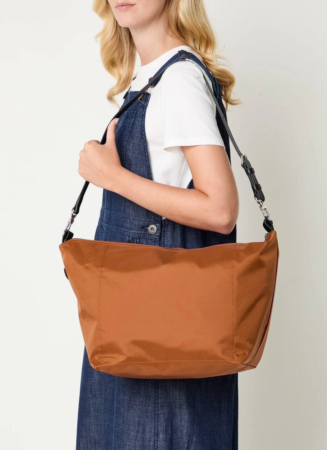 Longchamp Le Slouchy schoudertas schoudertas M met leren details